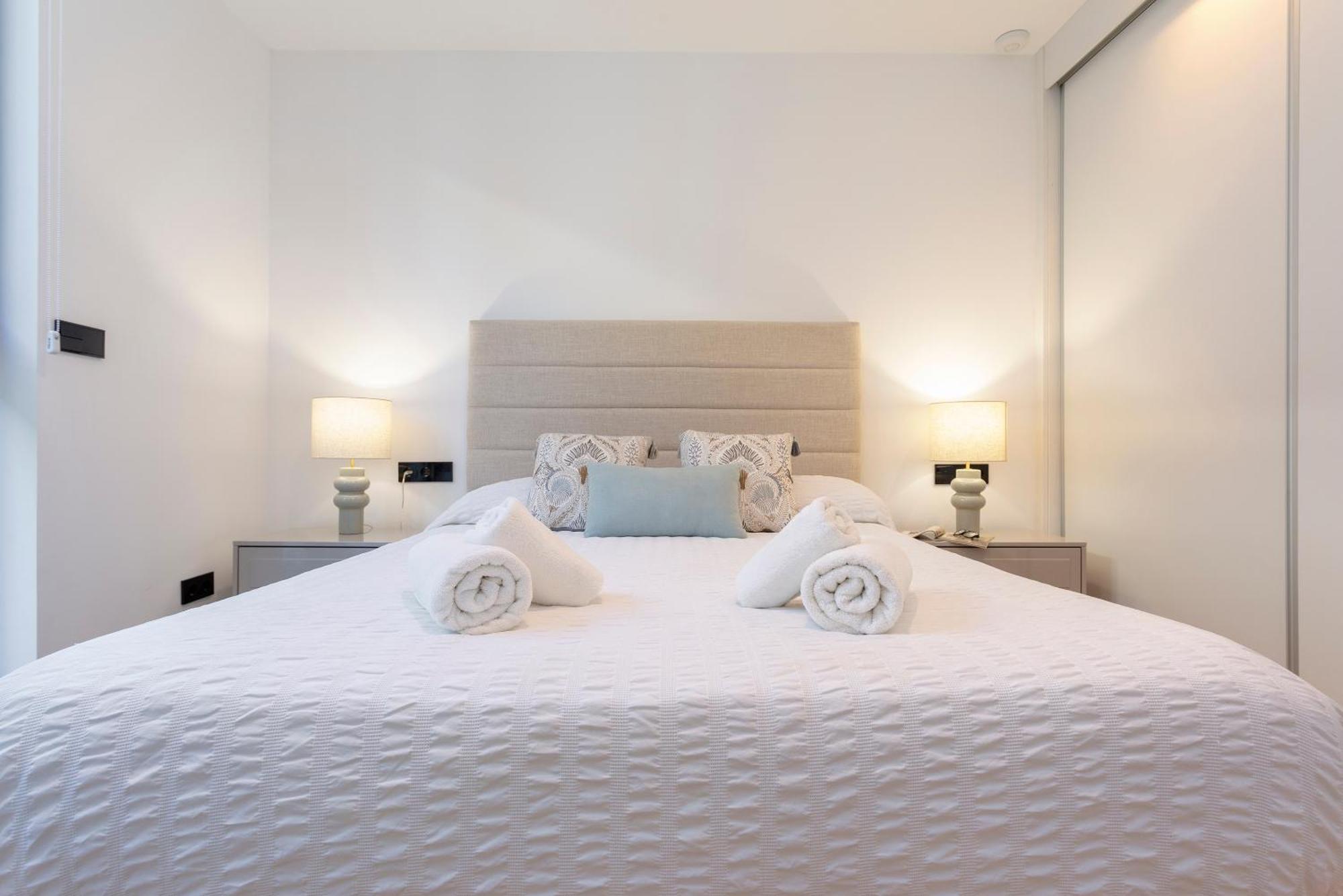 Malagueta Beach Front Luxury Apartment By Rent Me Malaga Exterior photo